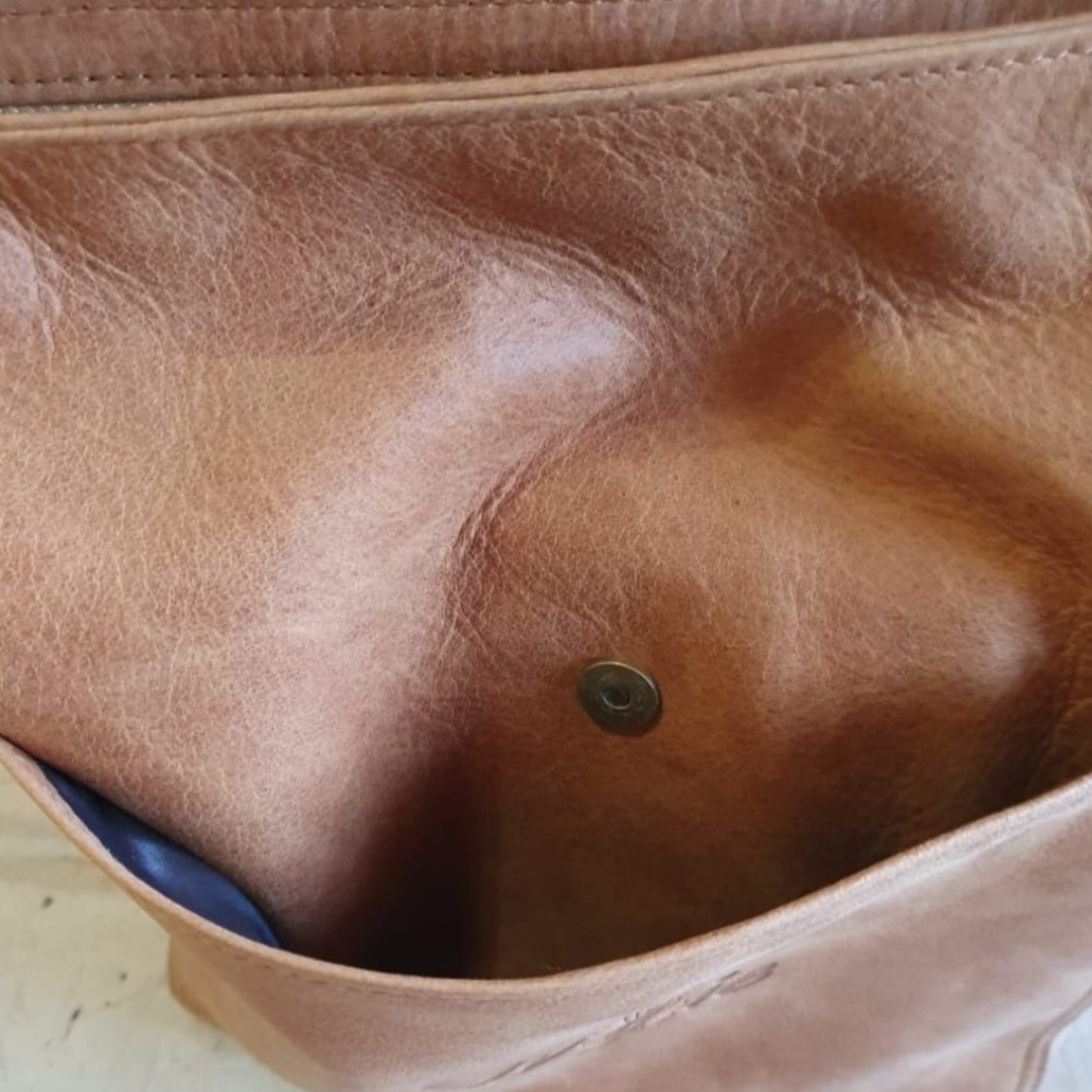 Vygie Jade Sling Bag - Image 4